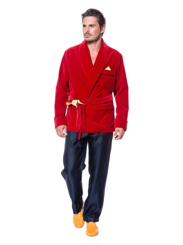 Veste d'intérieur pour homme en velours et soie rouge, de la marque The Cocoonalist