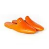 Chaussons de luxe orange en cuir de cerf pour homme et femme par The Cocoonalist