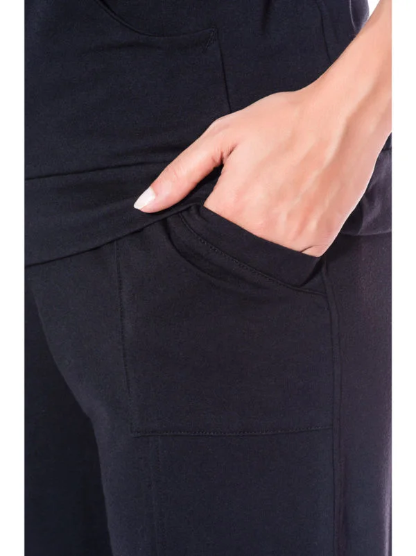Ensemble jogging cocooning coton noir de marque The Cocoonalist, gros plan sur la poche du pantalon